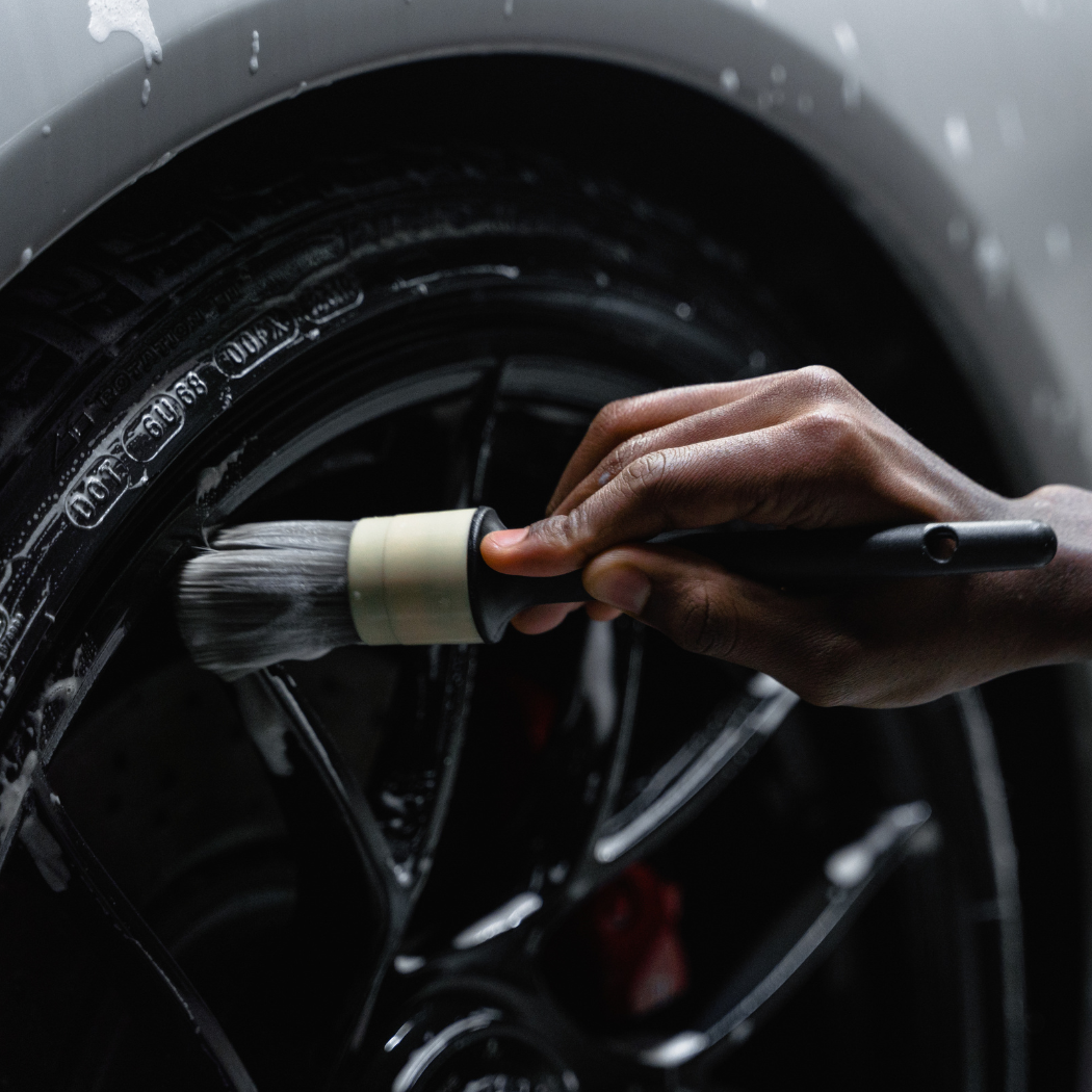 Detailer at work